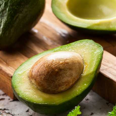 Aguacate como alimento antiinflamatorio con ácidos grasos esenciales